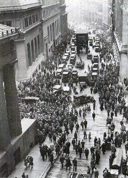 Crowds outside the New York Stock Exchange in 1929.