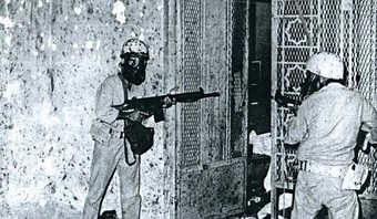  Saudi soldiers fighting their way into the Qaboo Underground beneath the Grand Mosque of Mecca, 1979