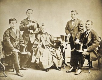  Leaders of the Iwakura Mission photographed in London in 1872: Kido Takayoshi, Yamaguchi Masuka, Iwakura Tomomi, Itō Hirobumi, Ōkubo Toshimichi