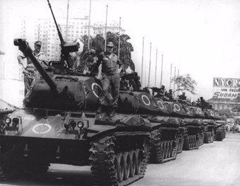 Tanks occupy President Vargas Avenue