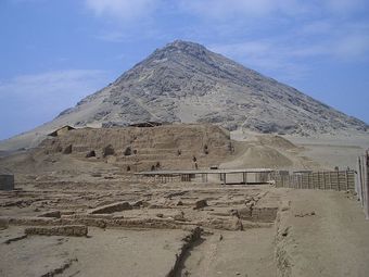 A view of the Huaca de la Luna, with Cerro Blanco in the background