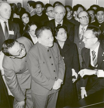  Deng Xiaoping (left) and his wife Zhuo Lin (right) are briefed by Johnson Space Center director Christopher C. Kraft (extreme right), 1979, author unknown.