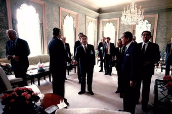 Ronald Reagan greeting Japanese leaders, including Prime Minister Yasuhiro Nakasone, Foreign Minister Abe, and Finance Minister Takashita, in London in 1984  